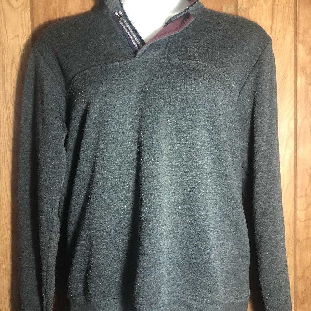 Orvis fleece pullover size medium. Gray.  1/4 zip